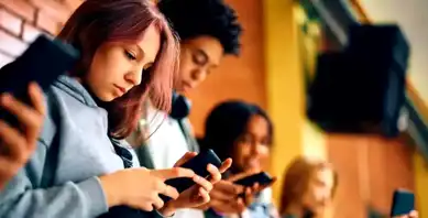 Okullarda Telefon Yasağı Etkisiz Mi?