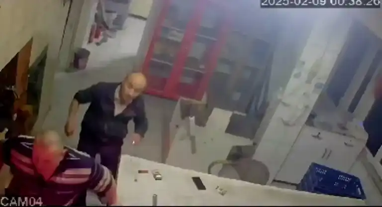 İstanbul'da Şarjdayken Yanıp Tutuşan Telefon!