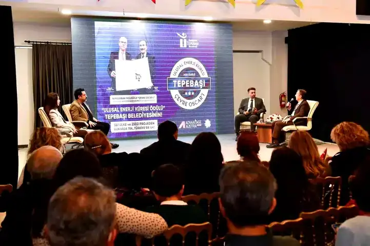 Yapay Zekâ, Siyaseti Nasıl Değiştiriyor? Eskişehir'de Panel